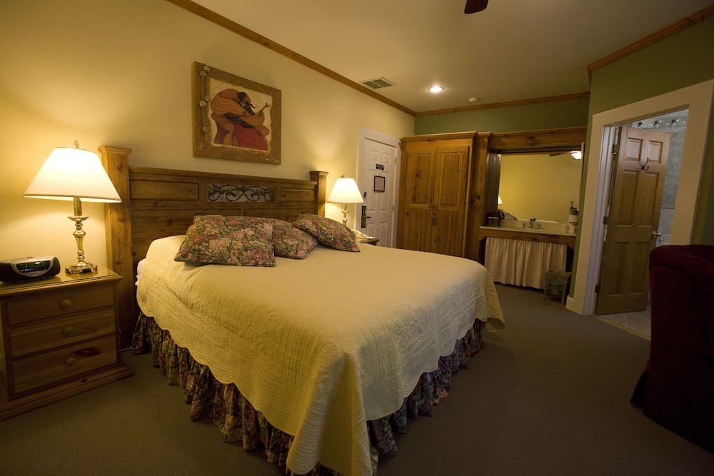 Highland Lake Inn & Resort