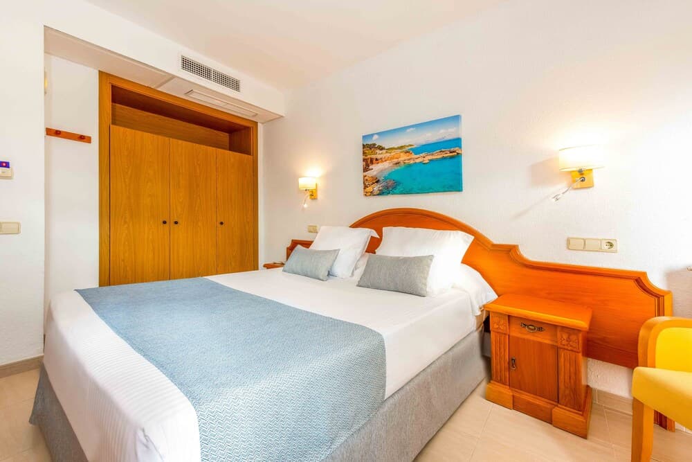 Valentin Reina Paguera - Adults Only