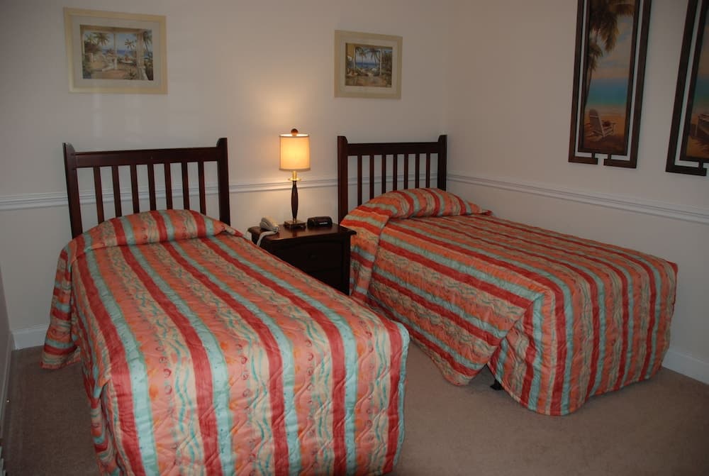 Barefoot Resort & Yacht Club