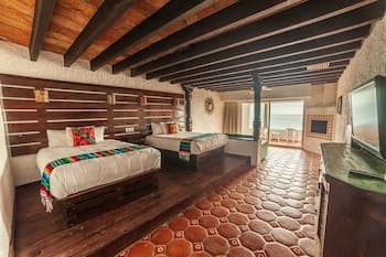 Las Rocas Resort And Spa