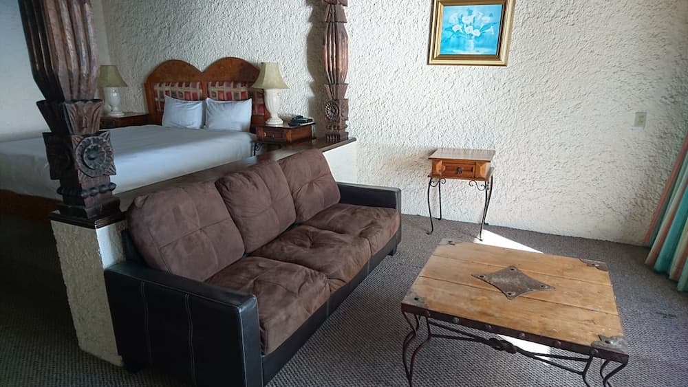 Las Rocas Resort And Spa