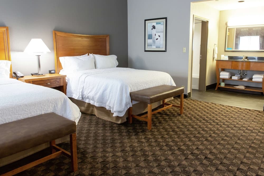 Hampton Inn & Suites Chesapeake-Square Mall