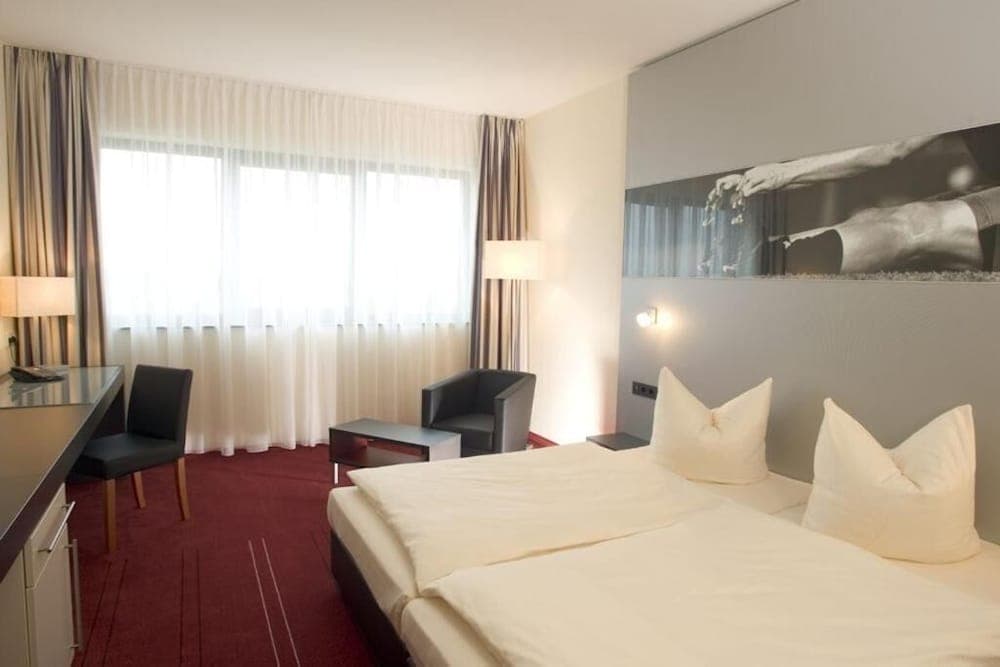 NOVINA HOTEL Herzogenaurach Herzo Base