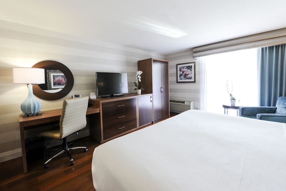 Holiday Inn Niagara Falls - By The Falls by IHG