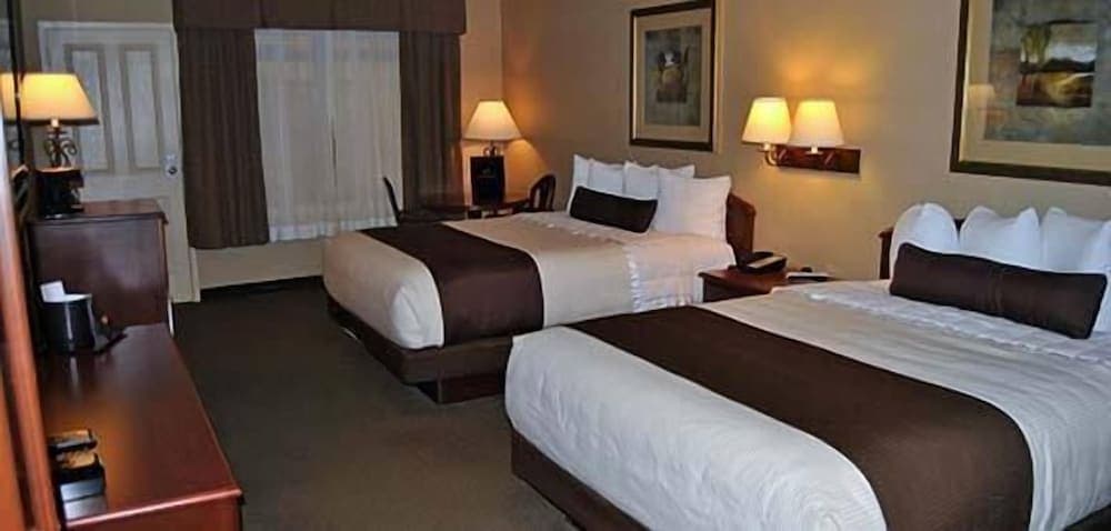 C'mon Inn Thief River Falls