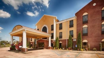 Best Western Plus Bass Hotel & Suites