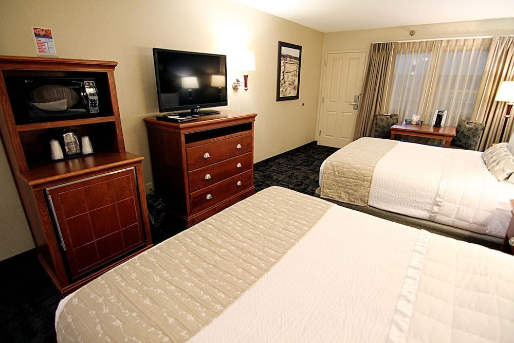 C'mon Inn Hotel & Suites