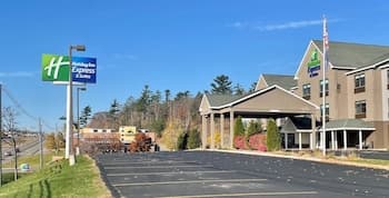 Holiday Inn Express & Suites Marquette, an IHG Hotel