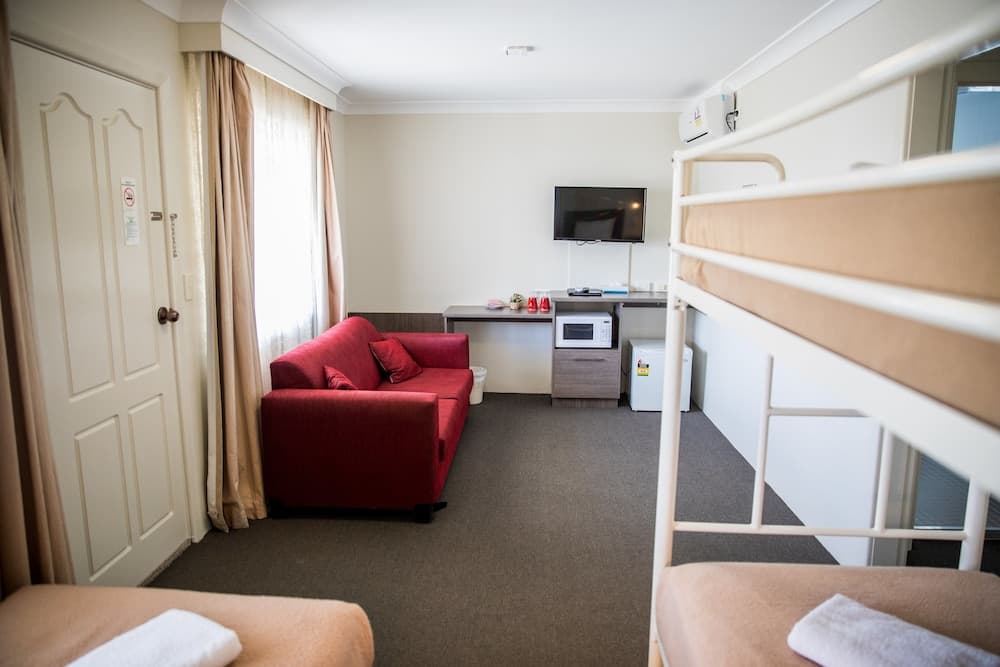 Lilac City Motor Inn & Steakhouse