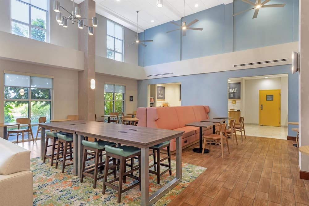 Hampton Inn & Suites Plymouth