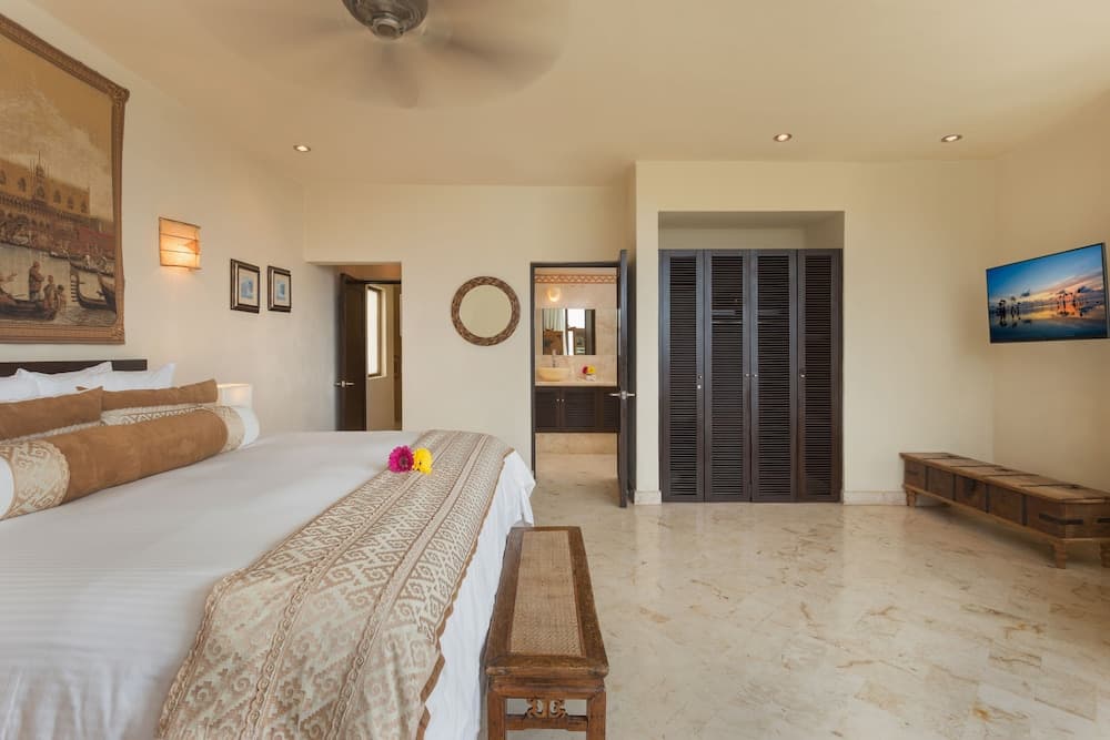 Porto Playa Condo Hotel & Beachclub