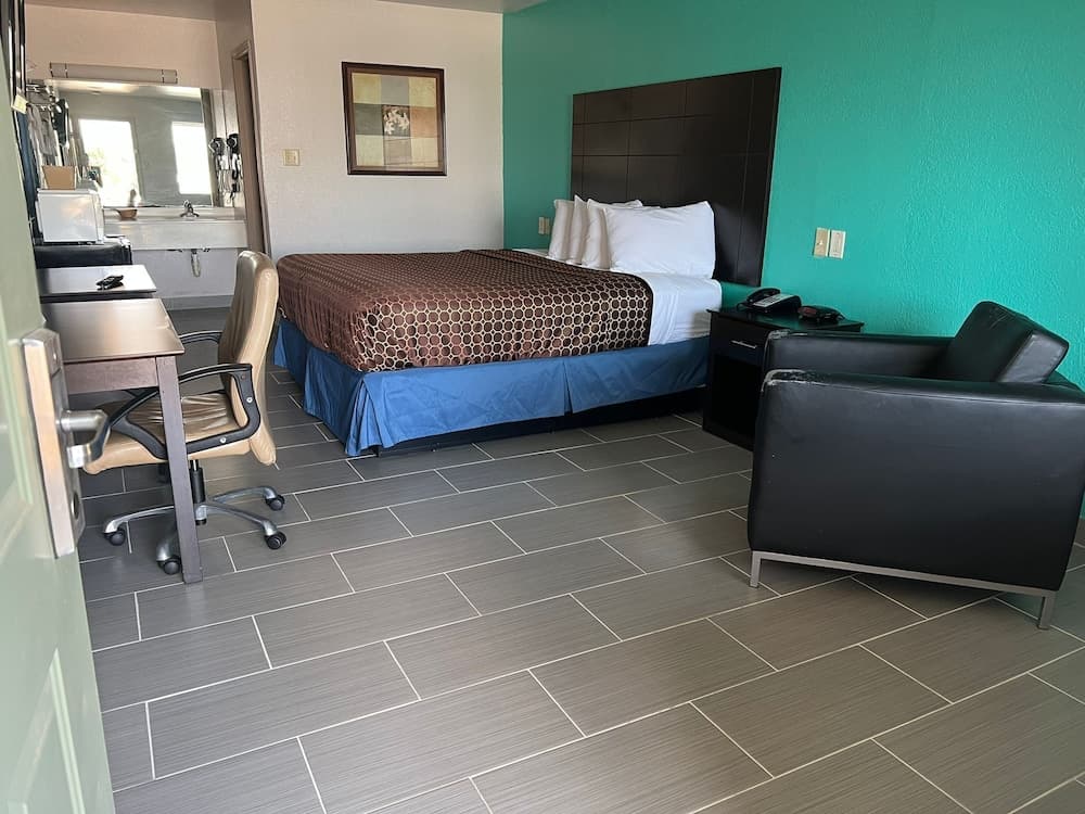 Country Hill Inn and Suites