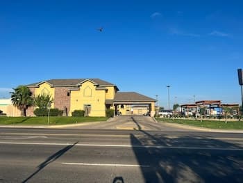 Country Hill Inn and Suites