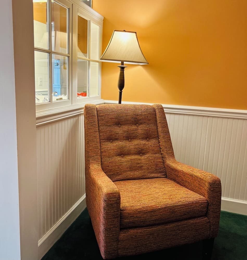 County Clare Irish Hotel & Pub