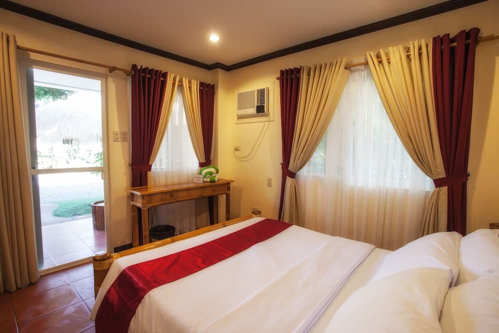 Pura Vida Beach & Dive Resort