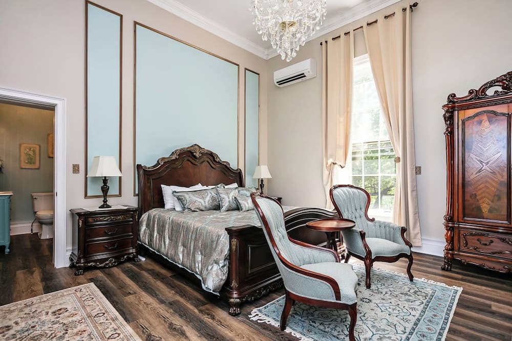 1851 Historic Maple Hill Manor B&B