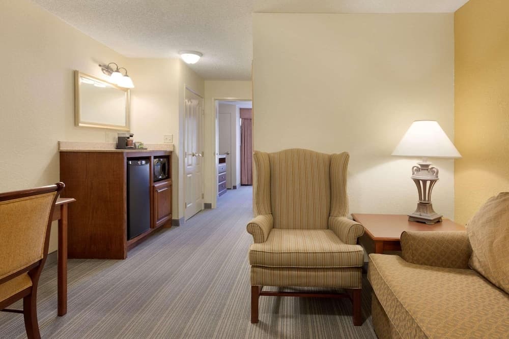 Country Inn & Suites by Radisson, Norman near University