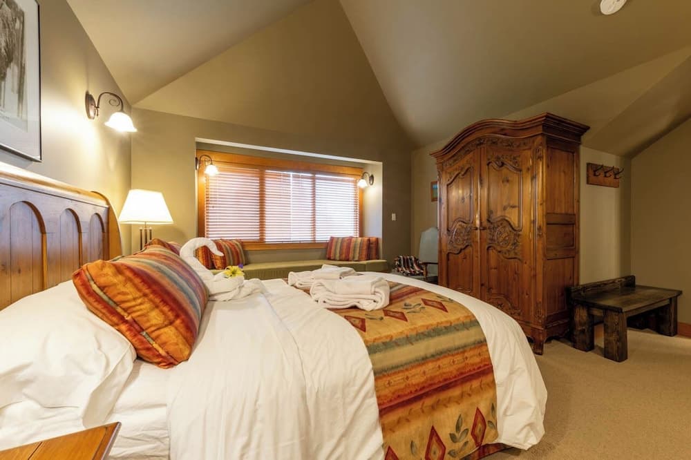 Vagabond Lodge at Kicking Horse Resort