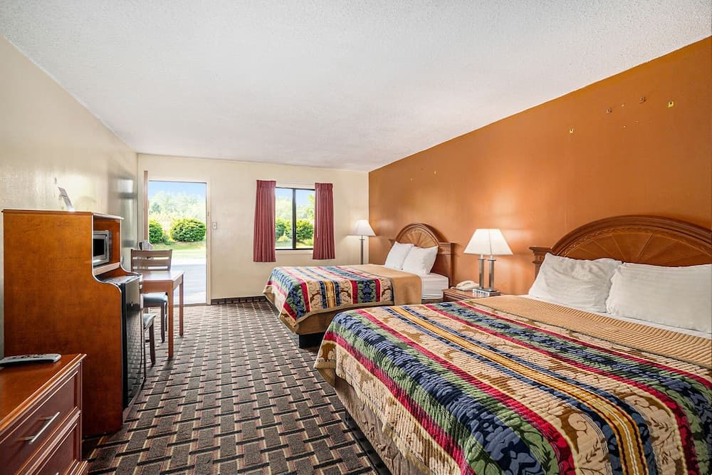 Great Lakes Inn and Suites