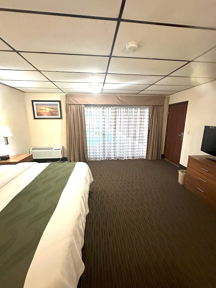 Sunflower Inn and Suites