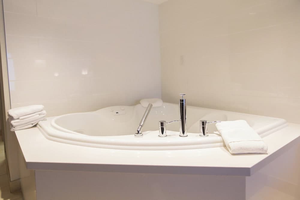 Holiday Inn Express & Suites Brampton by IHG