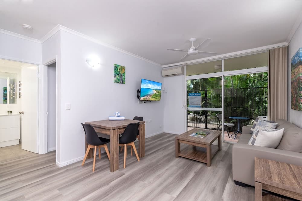 Seascape Holidays - Coral Apartments