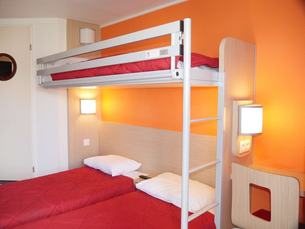 Première Classe La Ville-Du-Bois