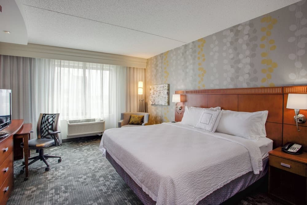 Courtyard by Marriott Republic Aprt Long Island/Farmingdale