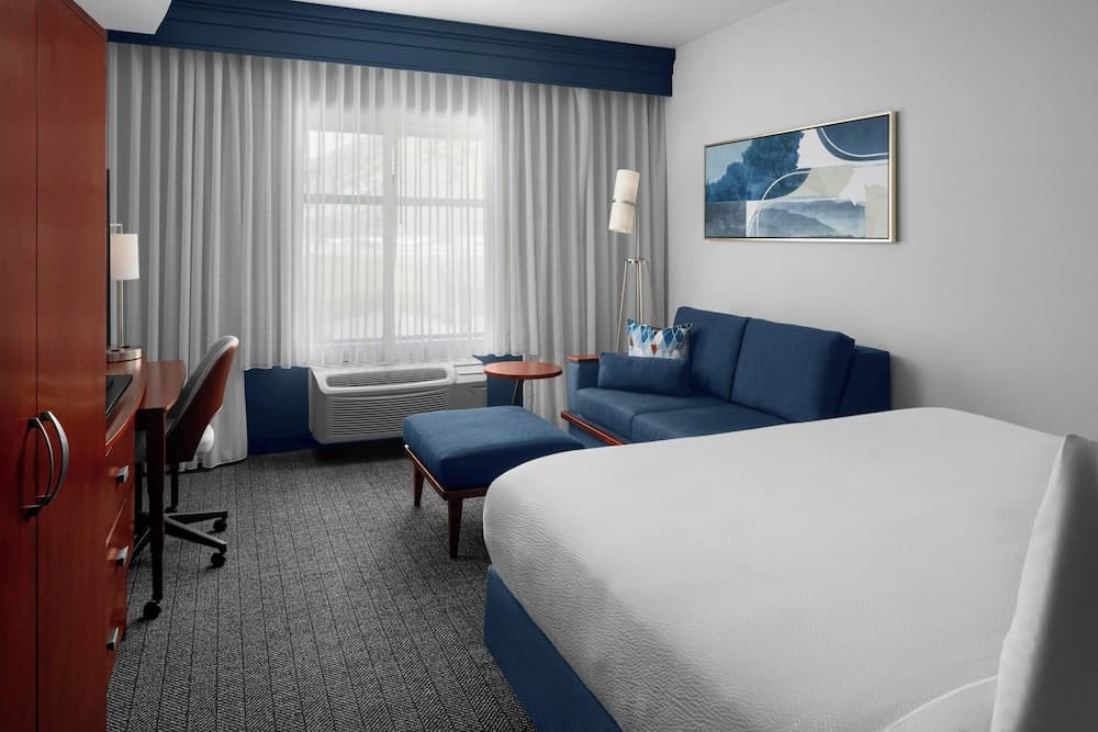 Courtyard by Marriott Santa Clarita Valencia