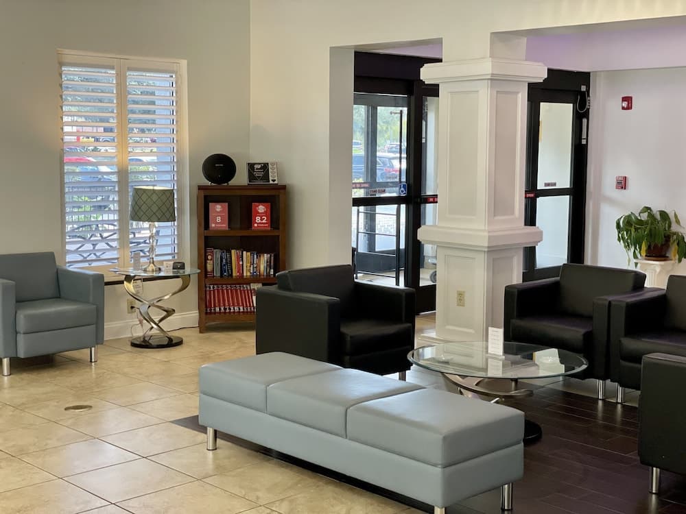 Days Inn & Suites by Wyndham Lakeland