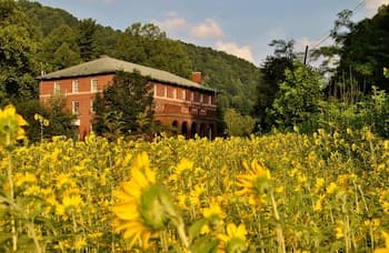 Elkhorn Inn & Theatre