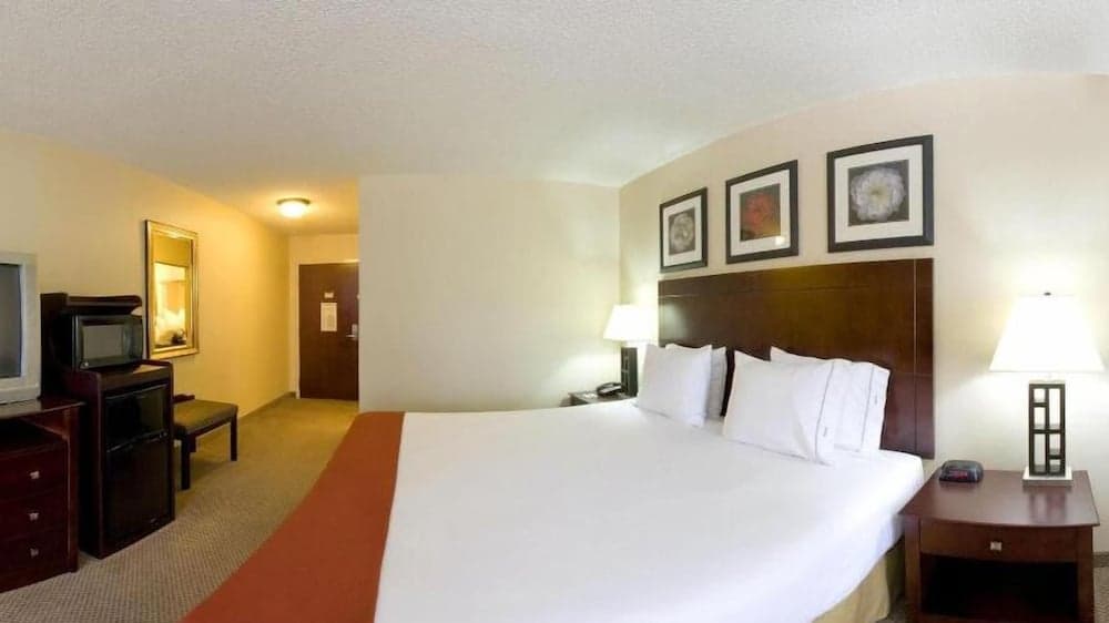 Holiday Inn Express & Suites Dickson by IHG