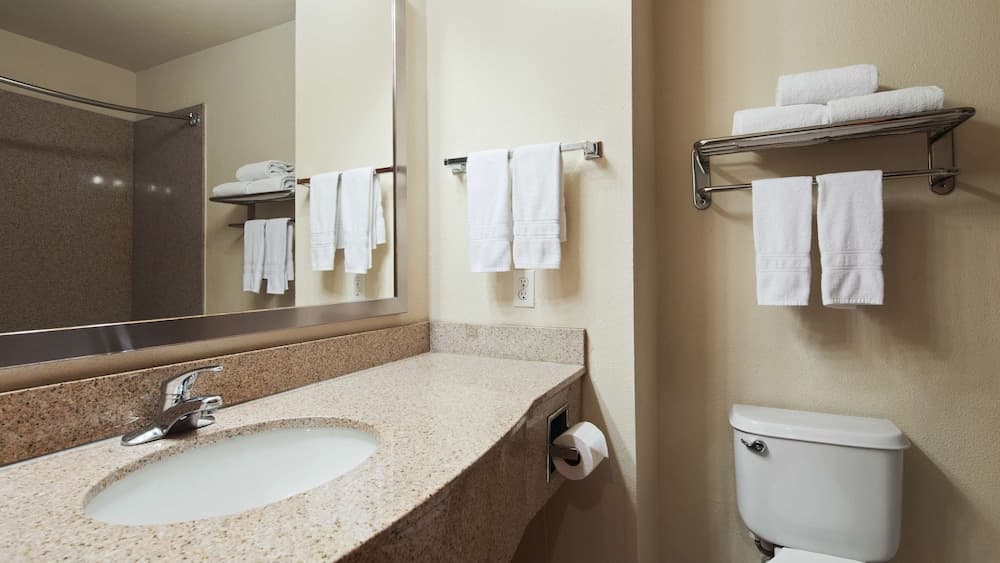 Best Western Cleveland Inn & Suites