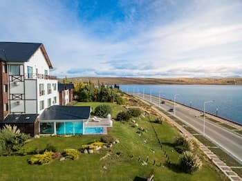 Xelena Hotel & Suites