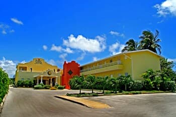 Tropical Winds Apartment Hotel