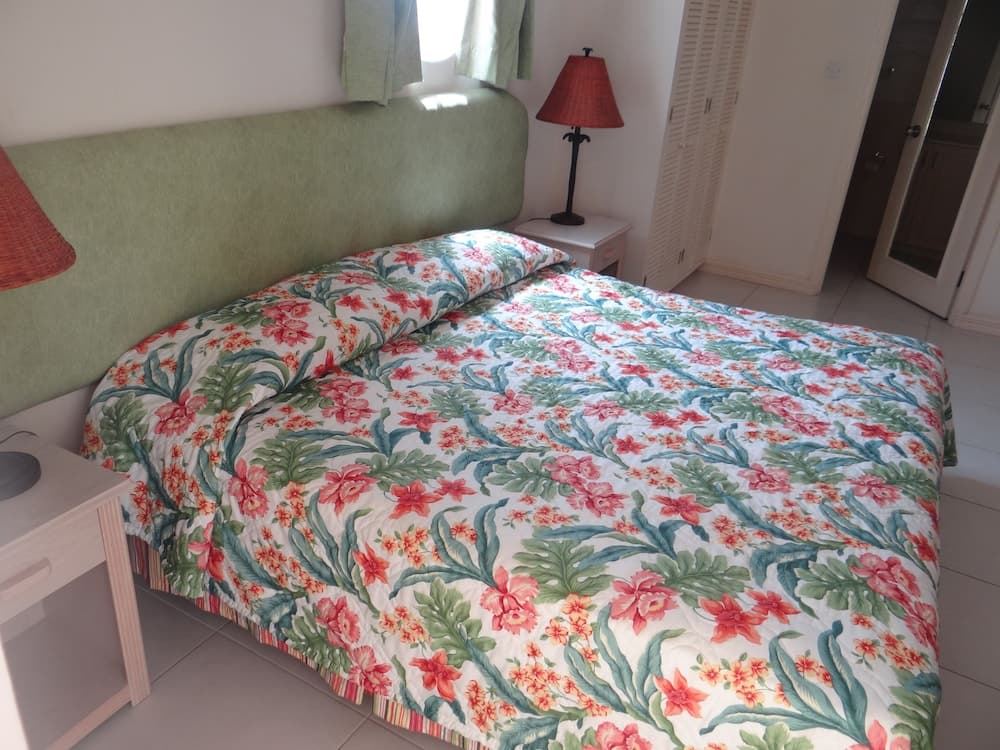 Tropical Winds Apartment Hotel