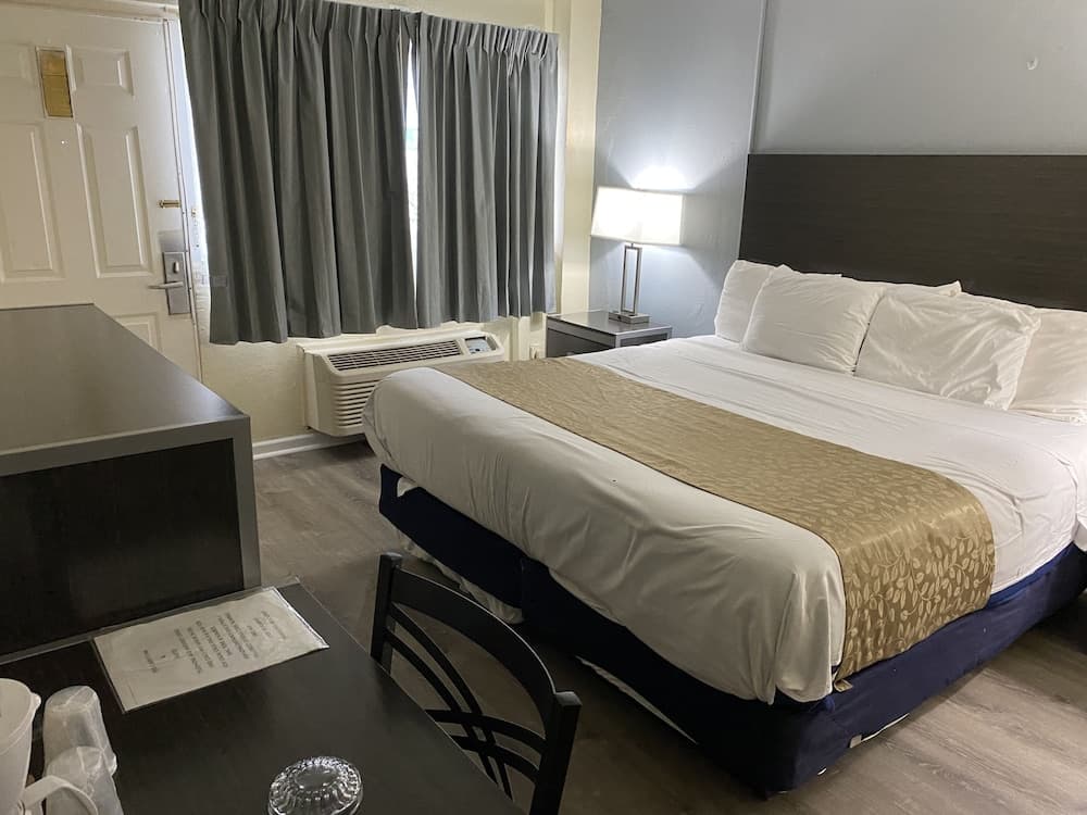 Red Carpet Inn & Suites