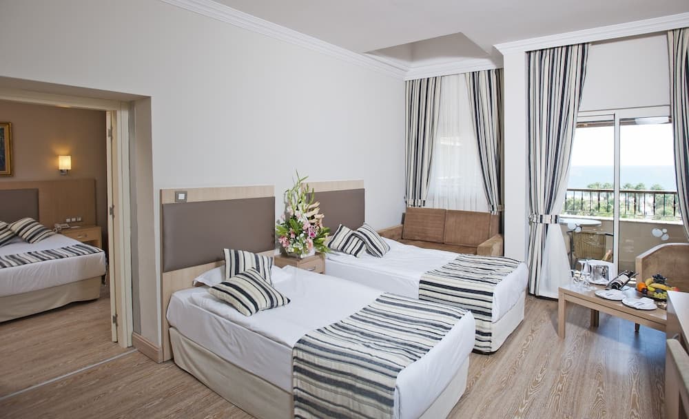 Crystal Tat Beach Pearl Collection