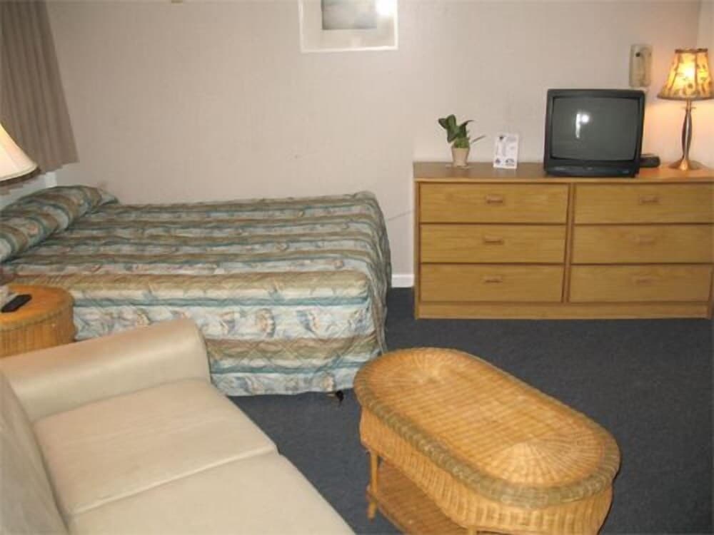 The Diplomat Beach Club Suites