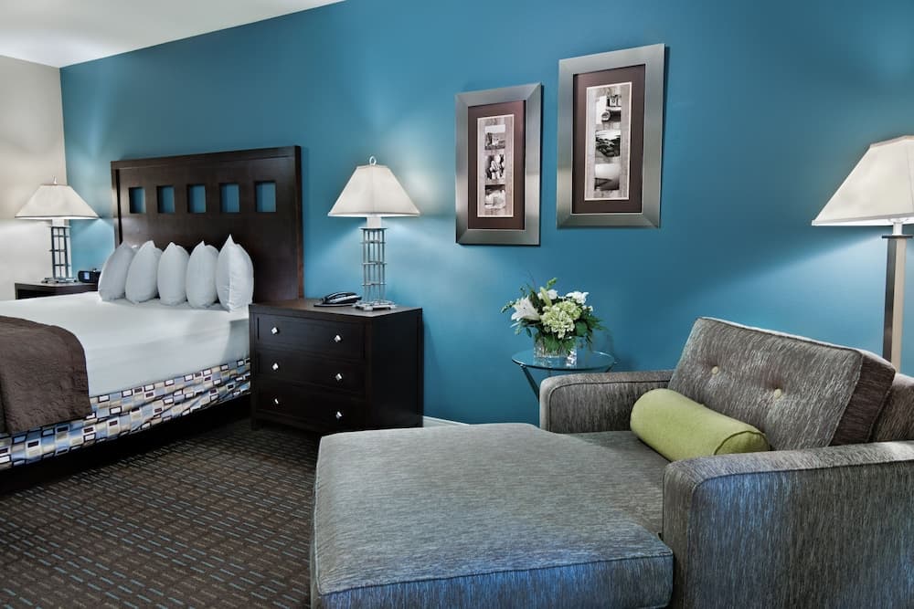 Oxford Suites Silverdale