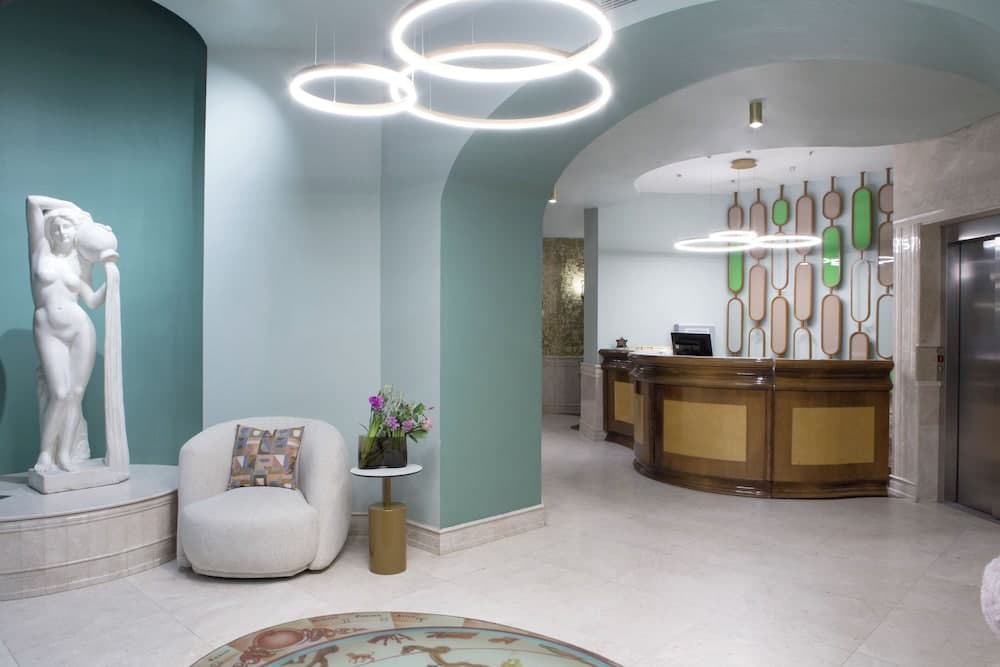 Zeus Essence Bucharest Venezia