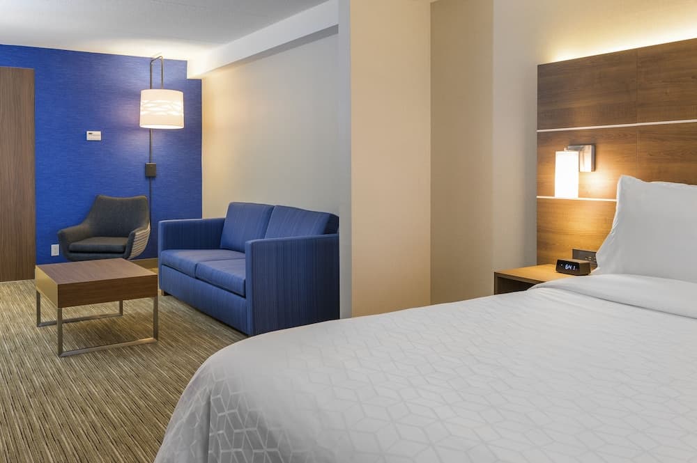 Holiday Inn Express & Suites North Bay by IHG