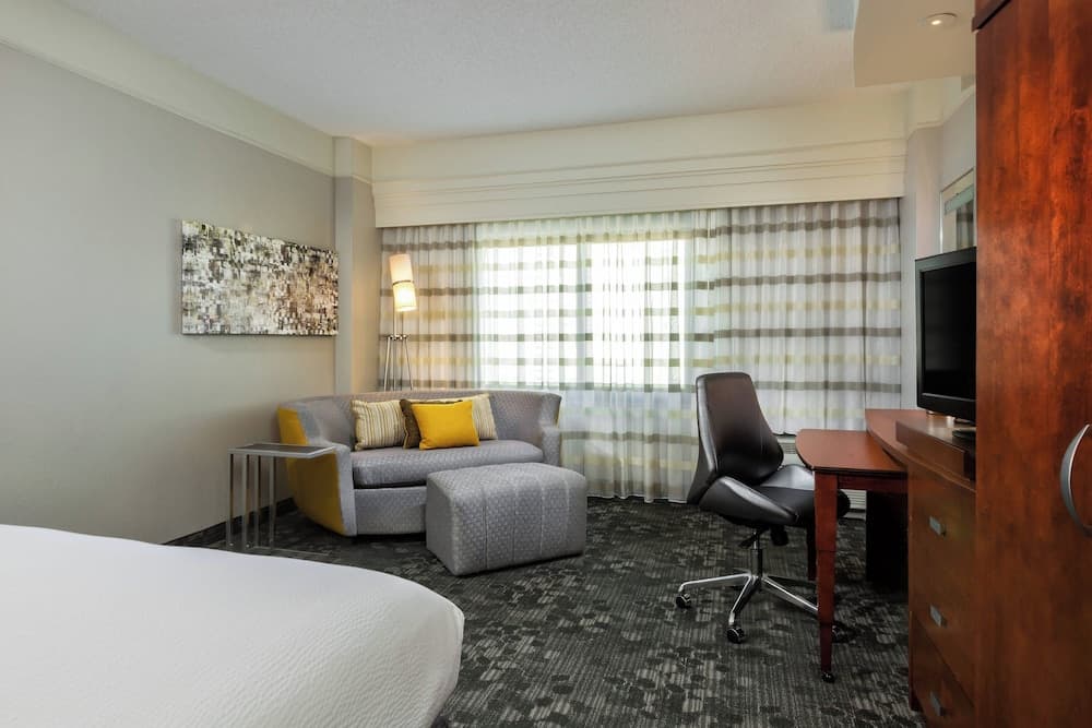 Courtyard by Marriott Houston by the Galleria