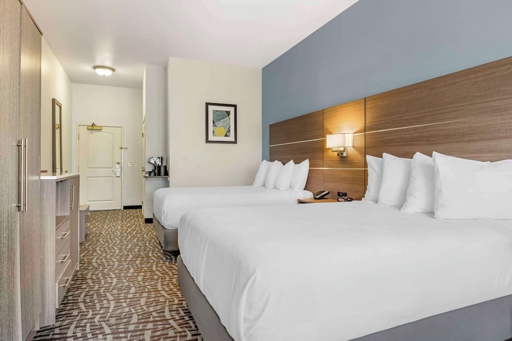 Best Western Plus Lake Elsinore Inn & Suites