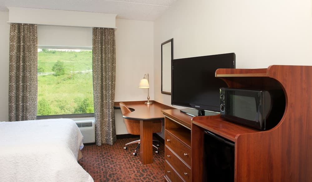 Hampton Inn & Suites Pittsburgh-Meadow Lands
