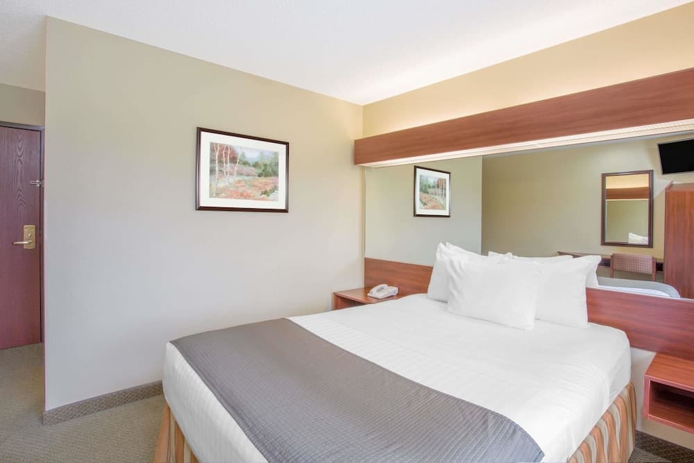 Microtel Inn & Suites by Wyndham Gassaway/Sutton