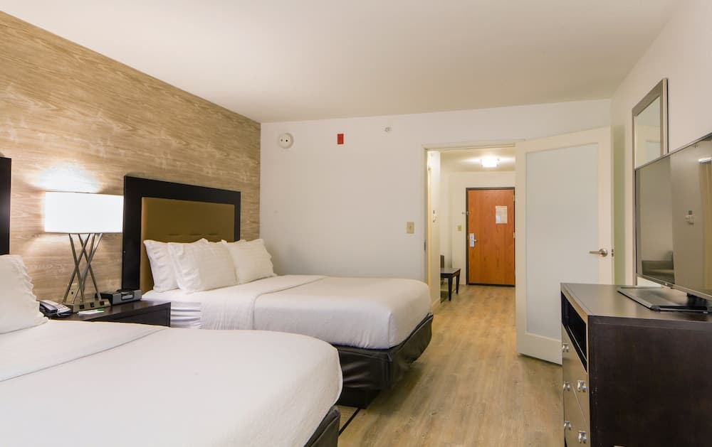 Holiday Inn Bloomington-Airport by IHG