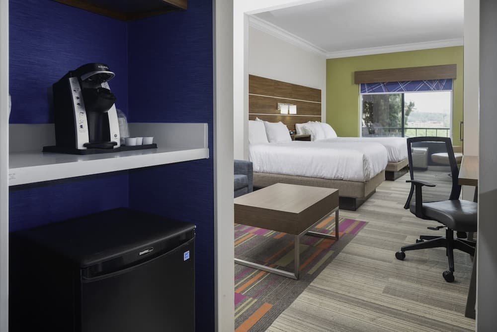 Holiday Inn Express & Suites Macon - I-475 By IHG