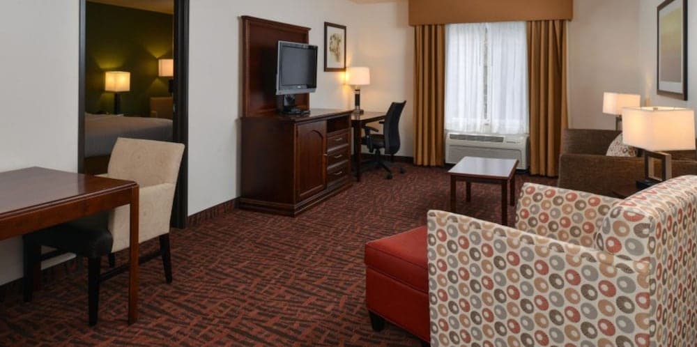 Holiday Inn Express & Suites Cherry by IHG