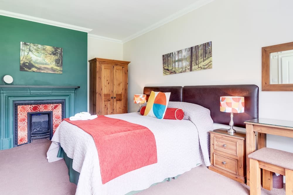 Old Rose and Crown Hotel